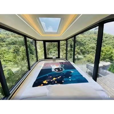 Luxuriöses Containerhaus mit weiten Aussichten und moderner Ästhetik im Tourismusgebiet